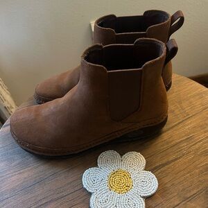 Chaco Chelsea Boots women’s 8